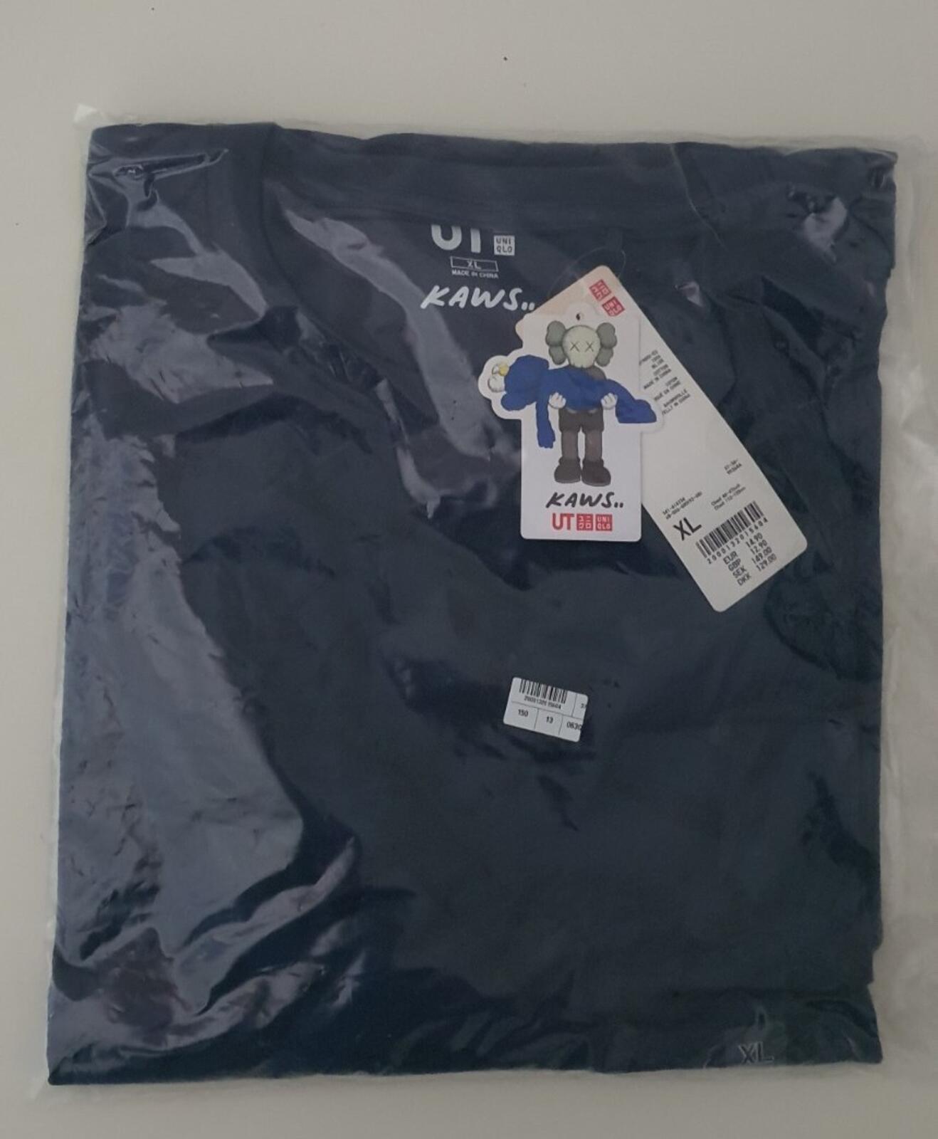 Uniqlo x Kaws All Over Holiday Print Tee New SS19 size XL Blue T-shirt