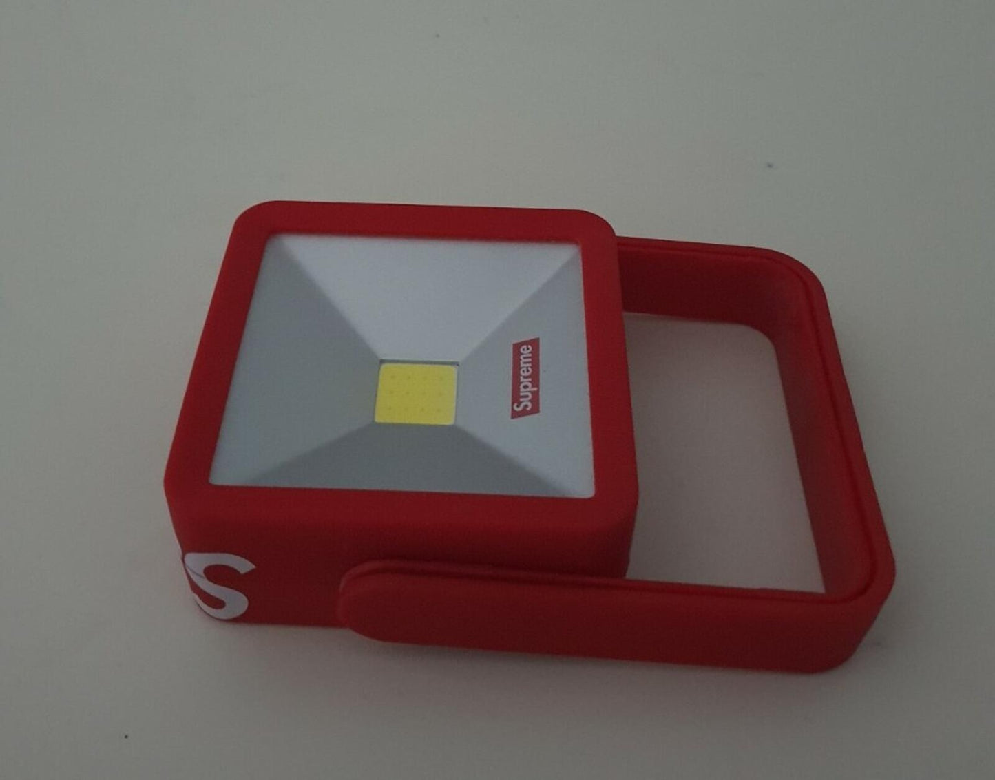 FW18 Supreme Magnetic Kickstand Light Portable LED red