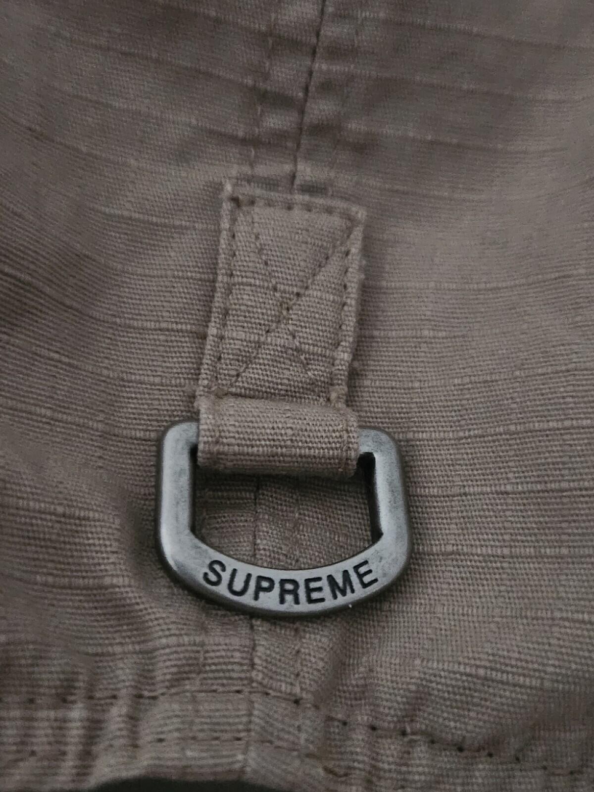 FW17 Supreme Metal D-Ring Camp Cap Khaki Hut Rotes Box-Logo