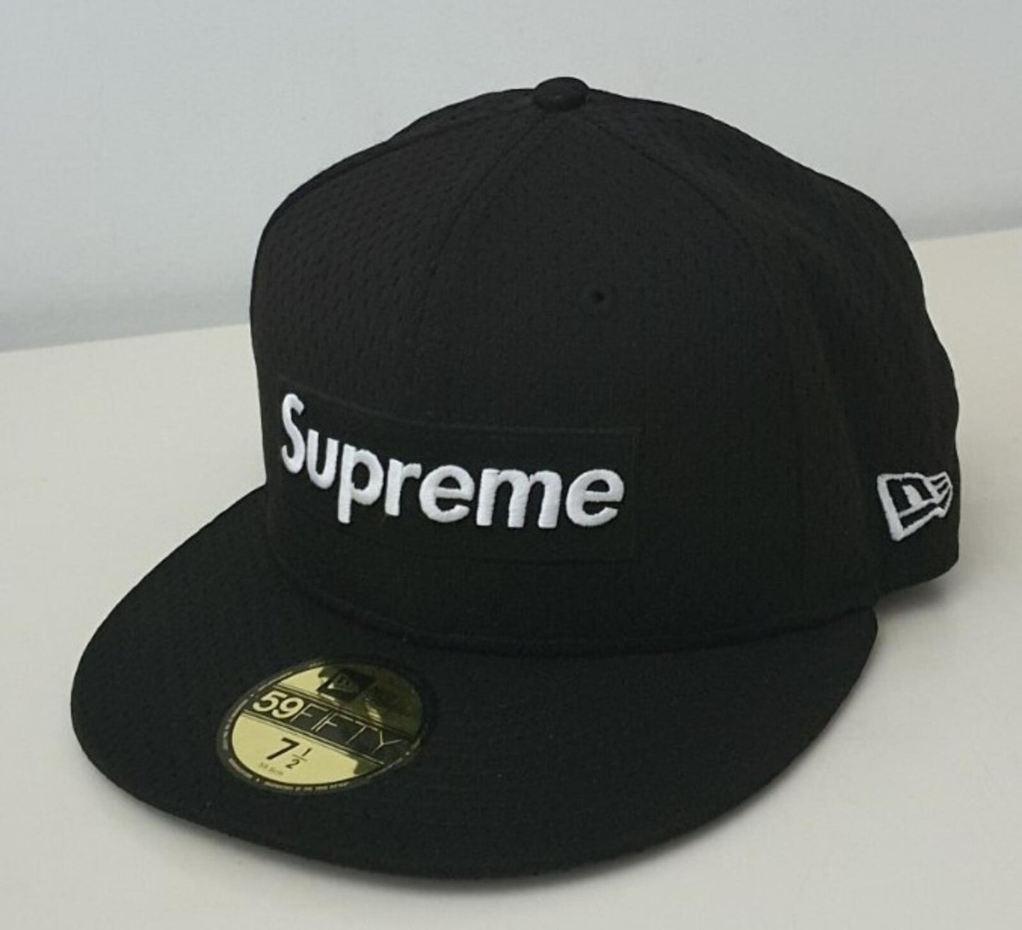 SS18 Supreme Mesh Box Logo New Era Kappe Schwarz Größe 7 1/2