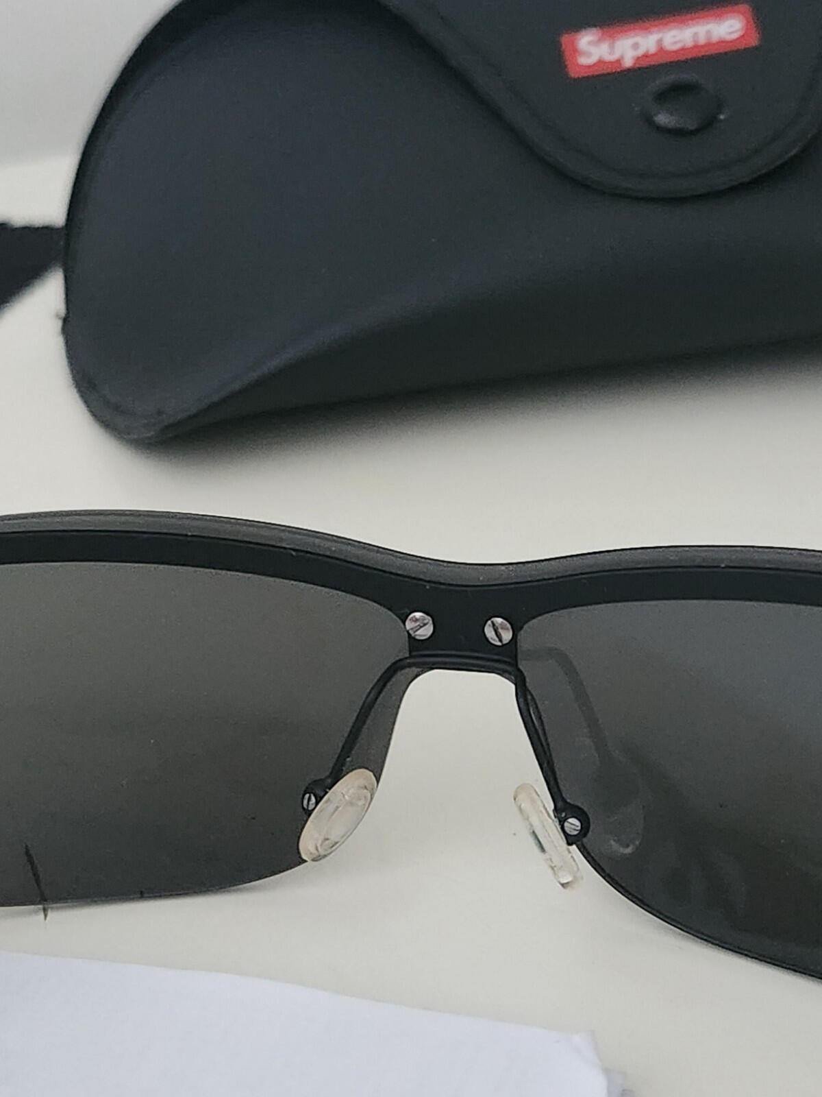 SS22 Supreme Velo Sonnenbrille Schwarz Metall hergestellt in Italien UVP £168