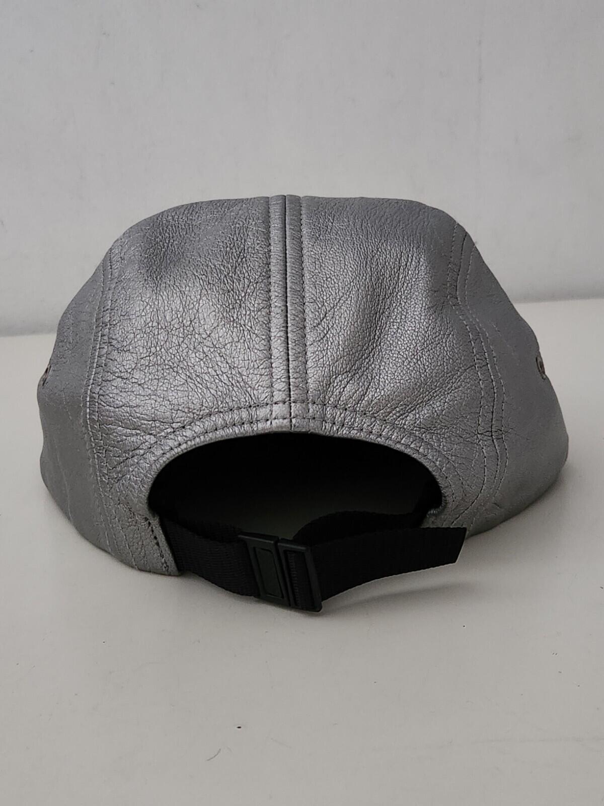 FW16 Supreme Leather Camp Cap Silber