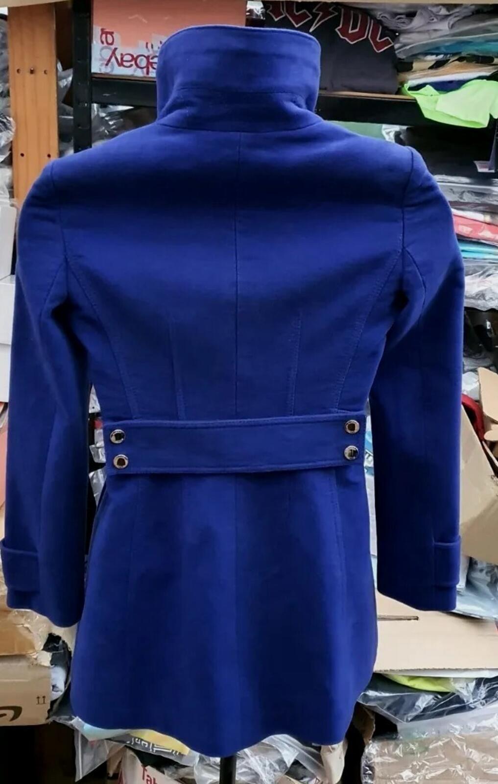 KAREN MILLEN Moleskin Mantel mit silbernen Metallapplikationen, Blau, Größe DE 36, UVP £210