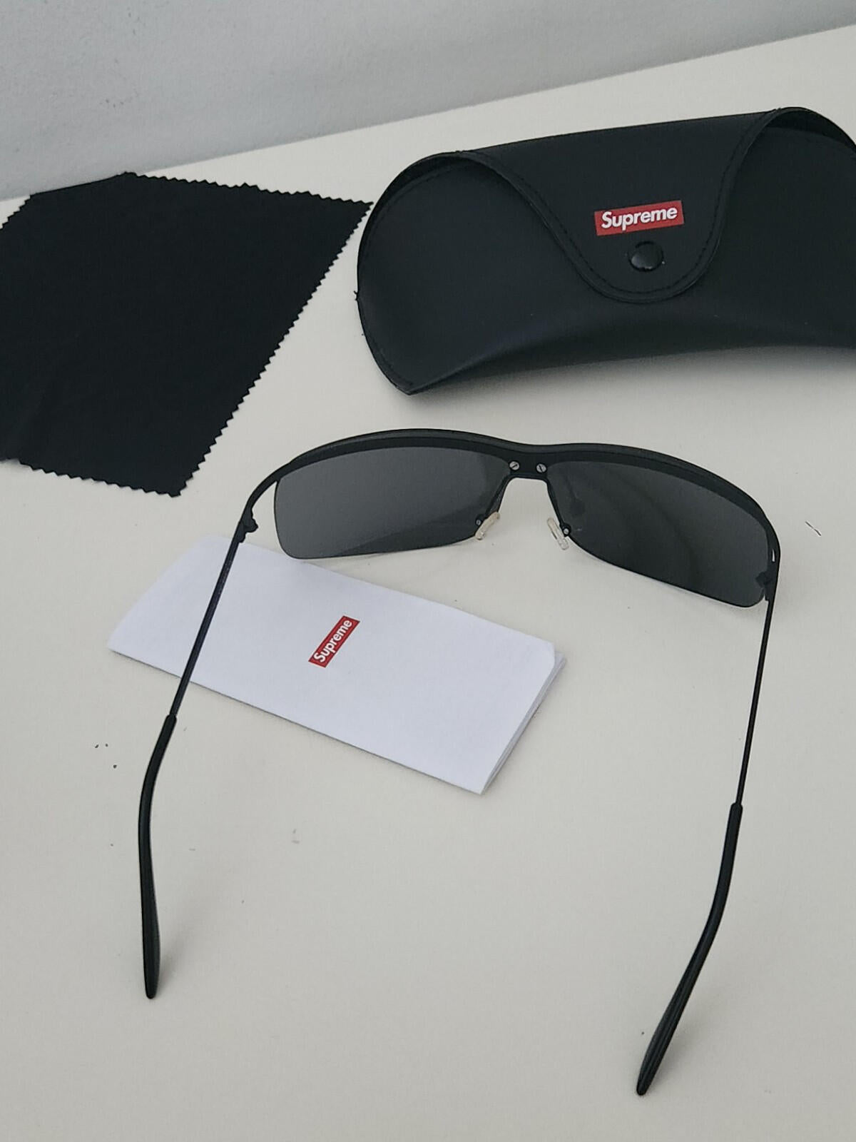 SS22 Supreme Velo Sonnenbrille Schwarz Metall hergestellt in Italien UVP £168