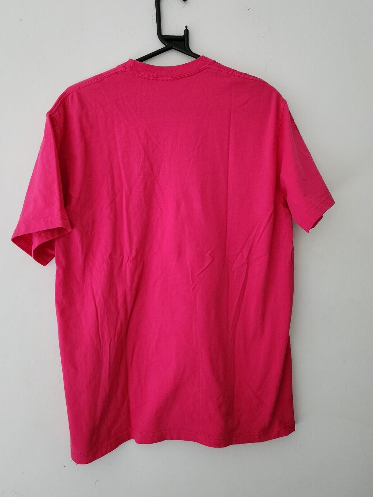 SS23 Supreme Arabic Logo Tee size M medium pink T-shirt Magenta