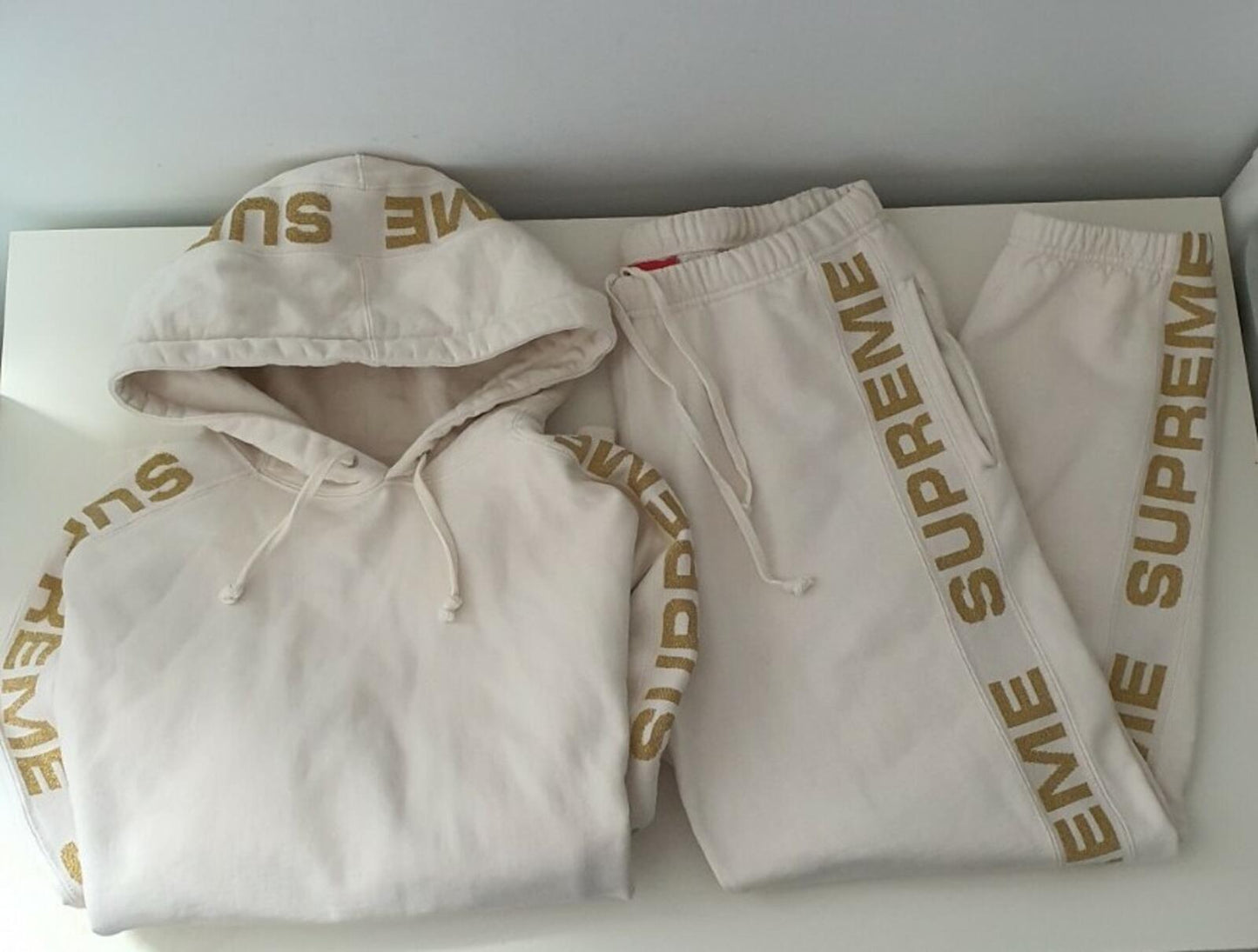 SS20 Supreme Metallic Rib Kapuzenpullover & Jogginghose Set