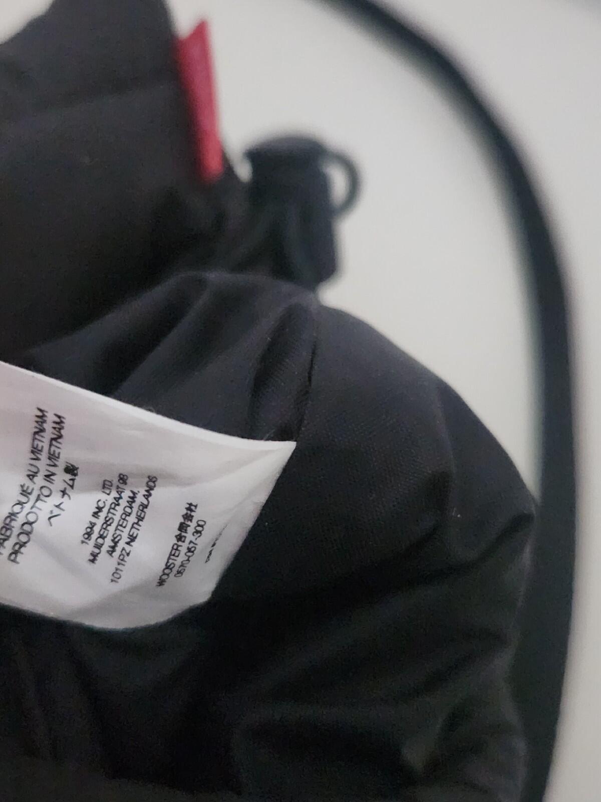 FW22 Supreme puffer neck pouch black water resistant bag Mobile Phone