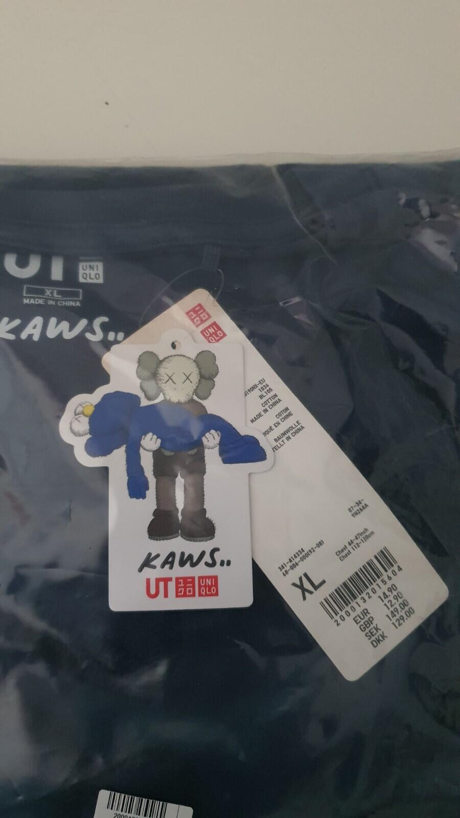 Uniqlo x Kaws All Over Holiday Print Tee New SS19 size XL Blue T-shirt