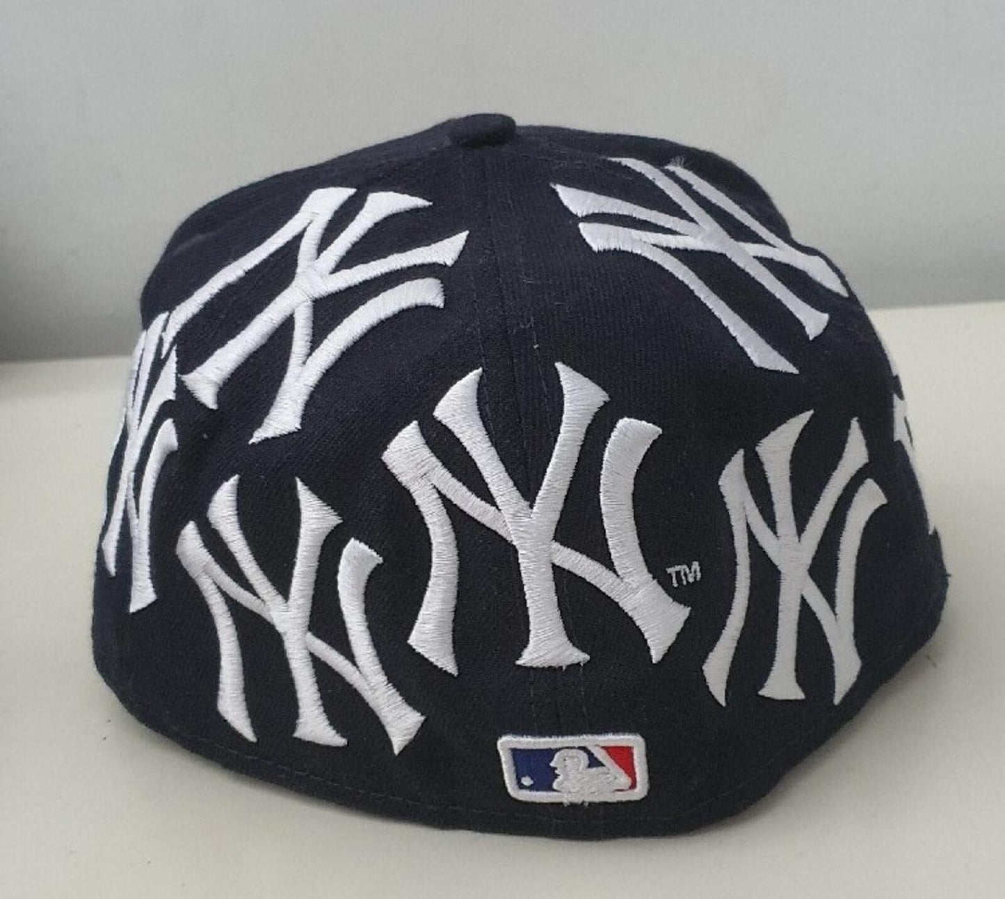 FW21 Supreme New York Yankees Box Logo New Era Navy Size 7 3/8