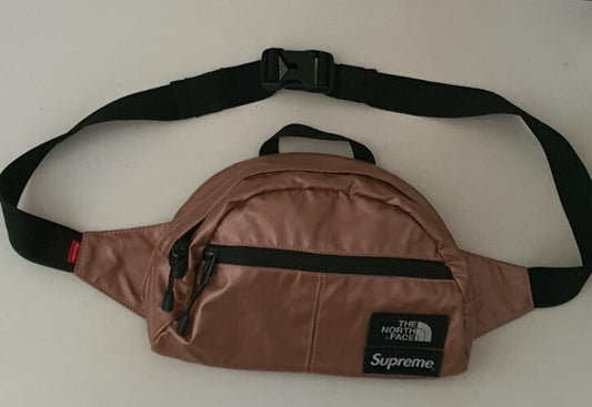 Riñonera de cintura SS18 Supreme The North Face Metallic Roo II color oro rosa
