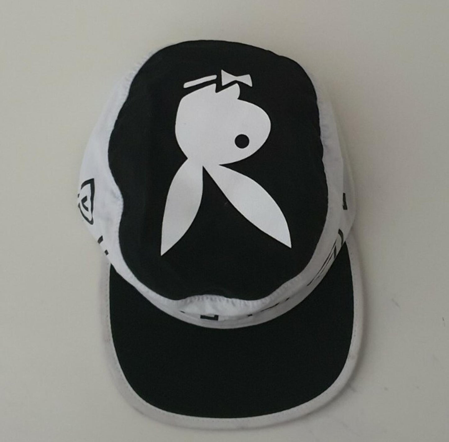 Gorra SS17 Supreme x Playboy Pillbox Negro Blanco