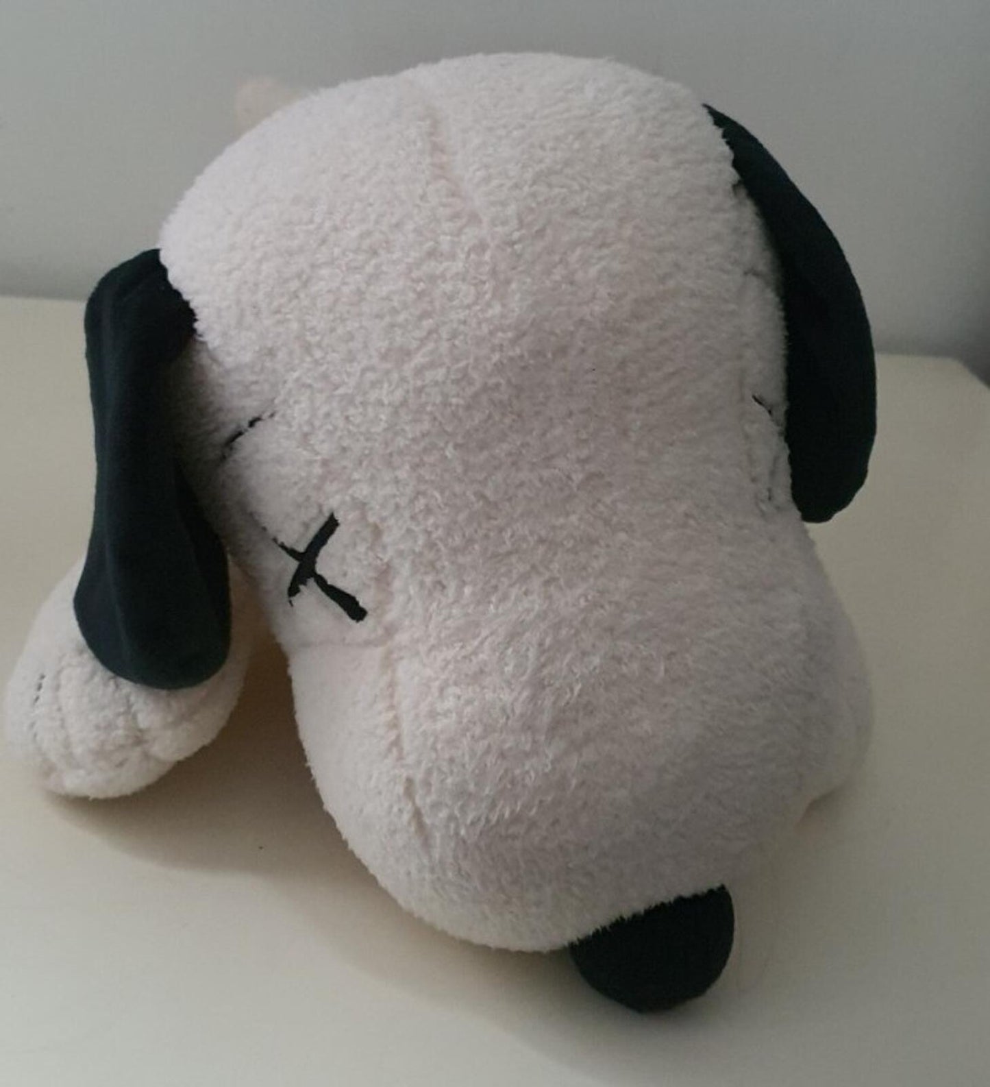 KAWS x UNIQLO x Peanuts Snoopy Plüschtier (Medium) von 2017 Hund