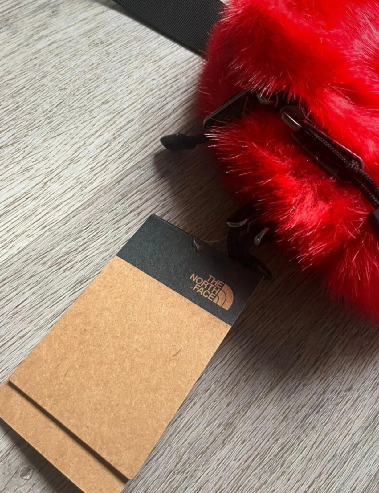 FW20 Supreme x THE NORTH FACE Faux Fur Bag Red