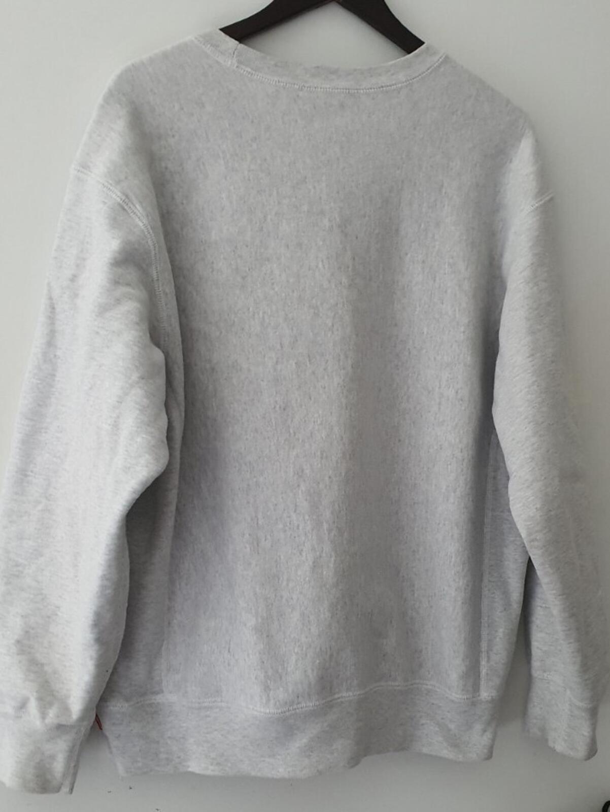 FW21 Supreme Cities Crewneck Gris Ceniza Talla M