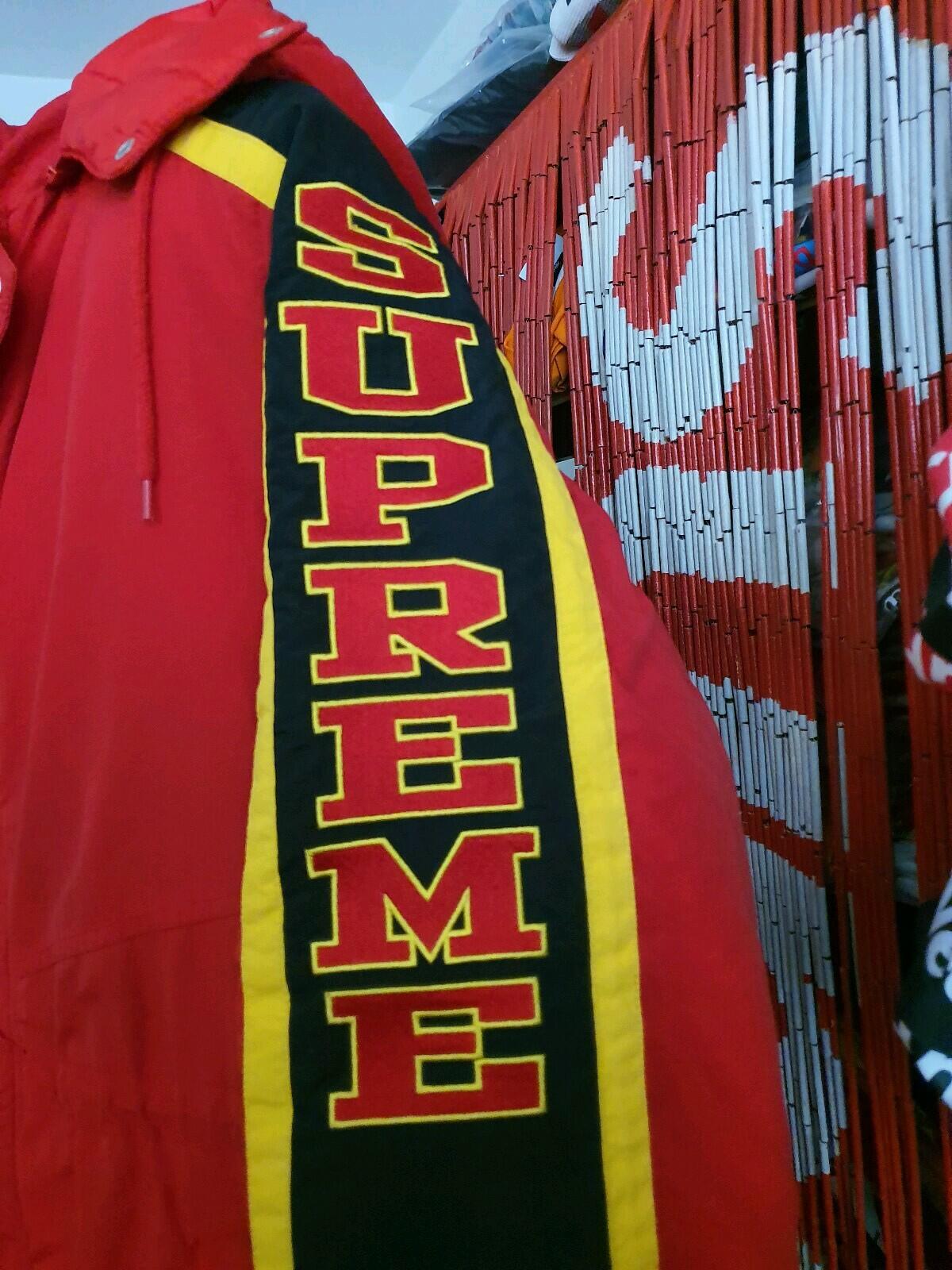 FW18 Supreme Sleeve Logo Sideline Parka Jacket Red Size M Water Resistant