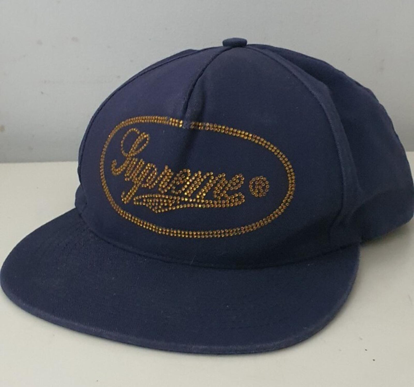 FW17 Supreme Studded Script Logo 5-Panel-Cap Blau Cap Navy