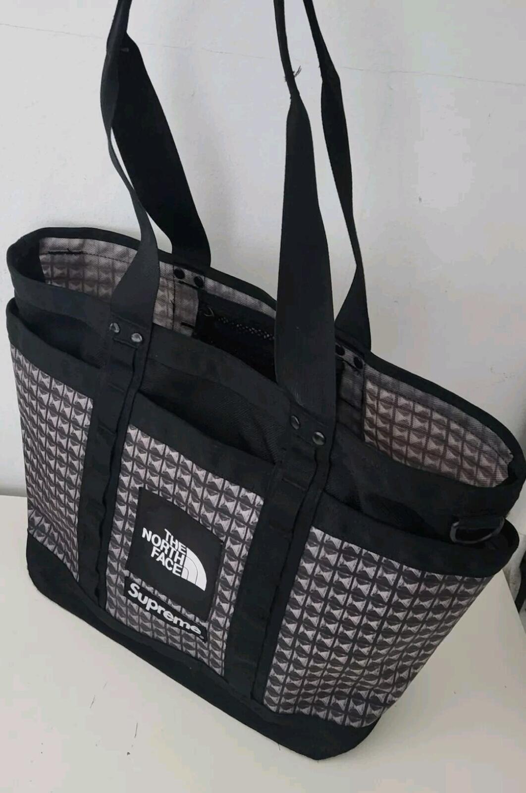 Bolso utilitario Studded Explore Supreme x The North Face SS21 TNF