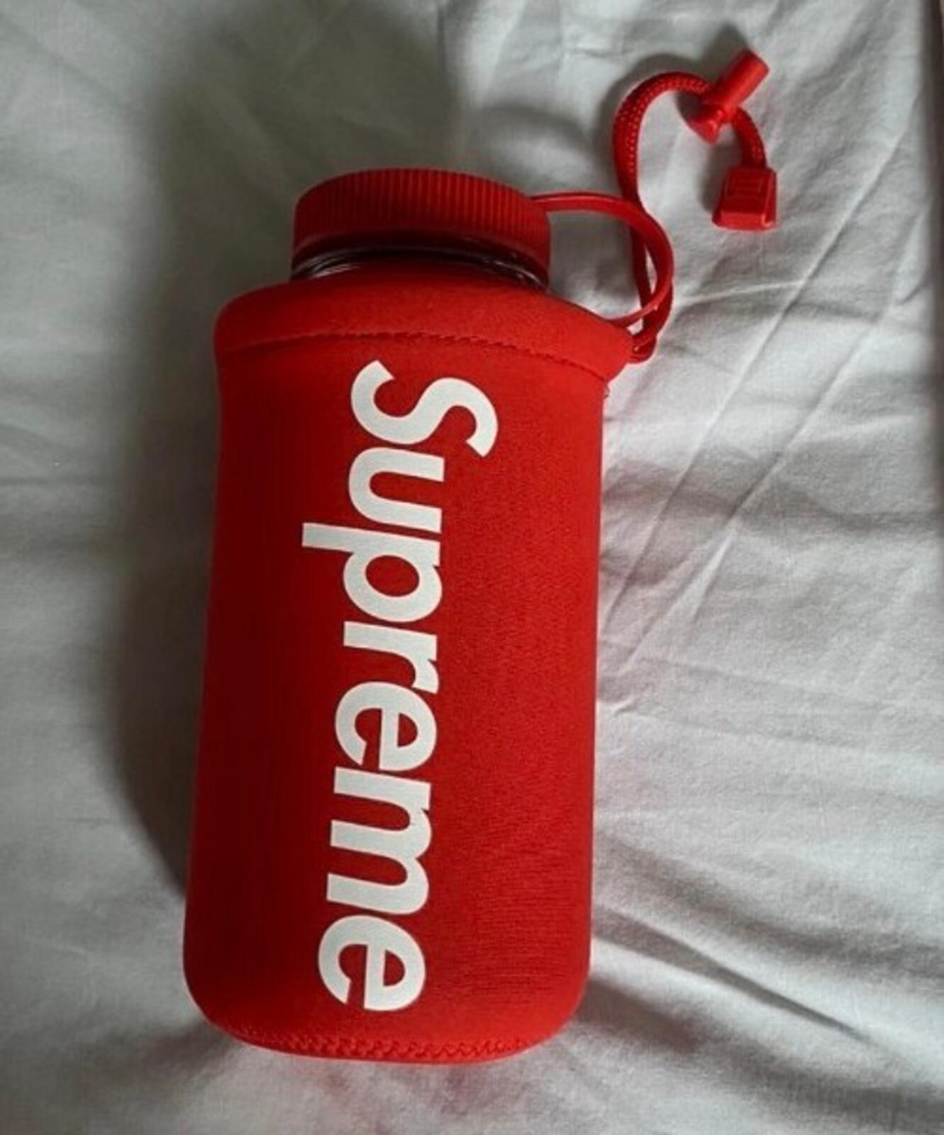 SS20 Supreme x Nalgene 32 OZ. Bottle Red