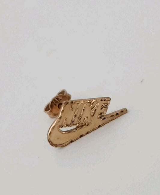 FW18 Supreme Nike Anillo de oro de 14K Pendiente con corte de diamante Logotipo estampado Joyería Tachuela