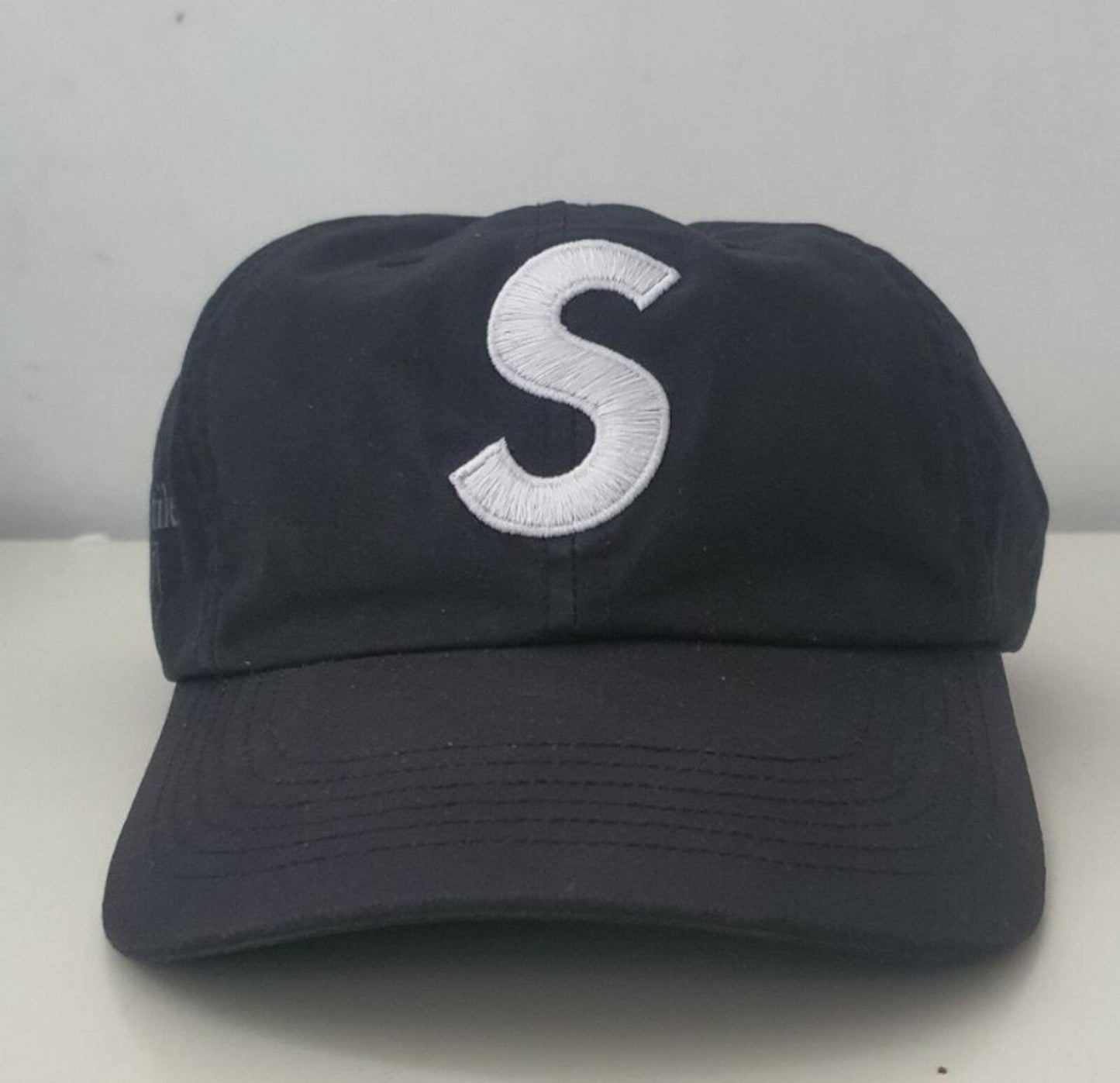 FW21 Supreme Ventile S Logo 6-panel Cap Wasserabweisende Kappe Schwarz Reflektierend