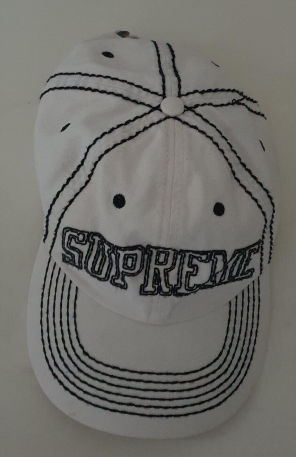 Gorra Supreme Big Stitch de 6 paneles FW20 natural crema
