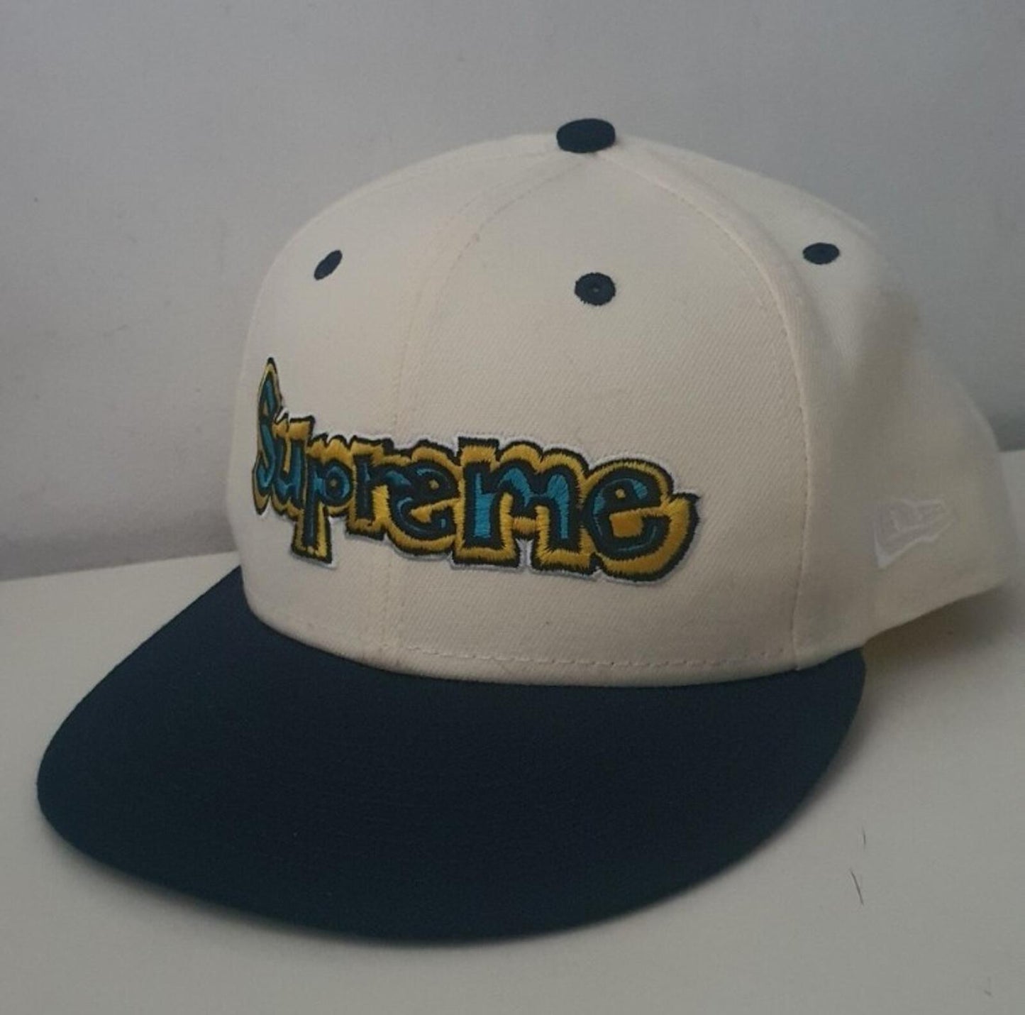 Gorra SS21 Supreme Gonz Logo New Era 7 3/4 Natural snapback Mark Gonzales