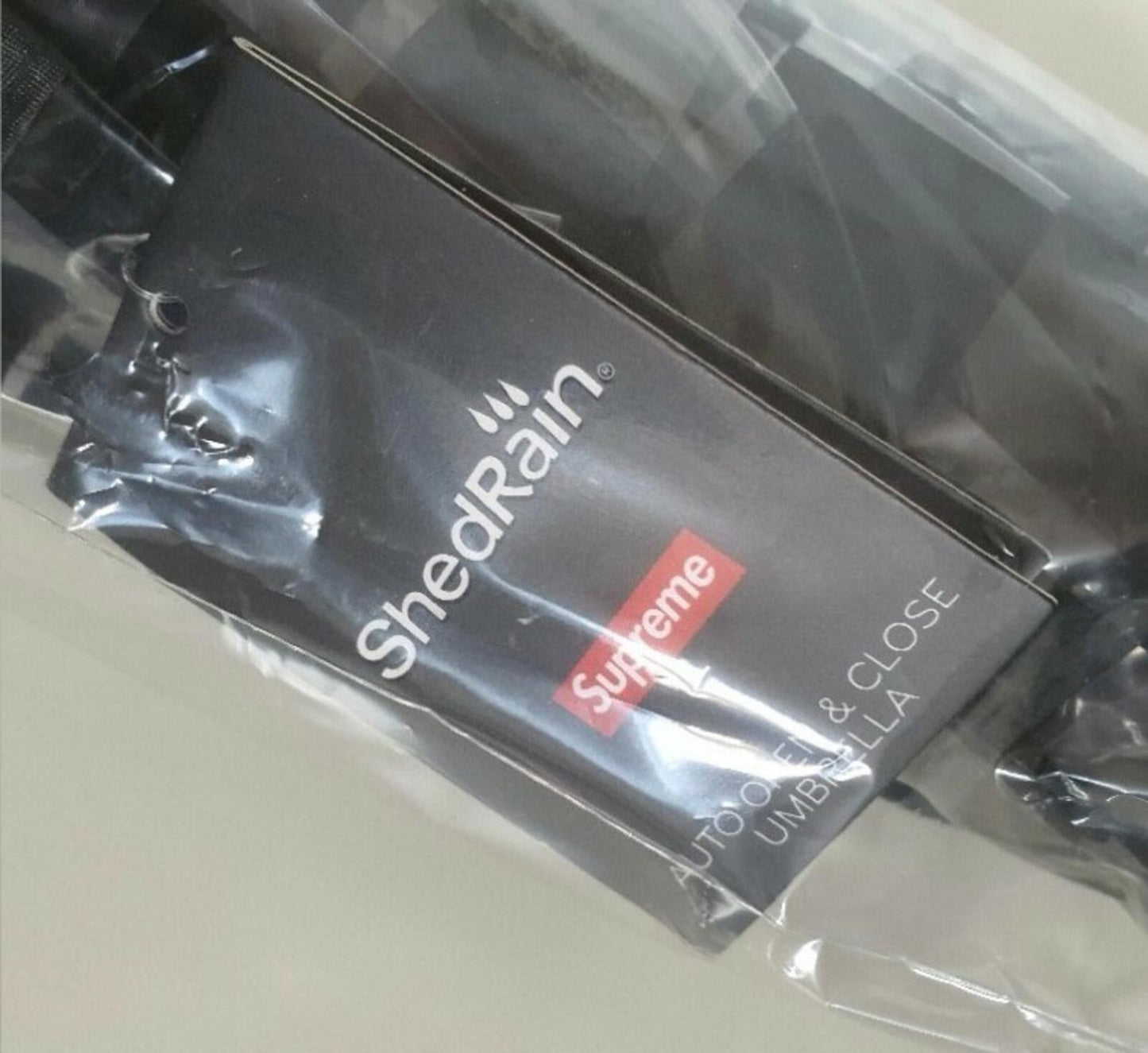 SS20 Supreme ShedRain transparenter Schachbrett-Regenschirm schwarz Neues Accessoire