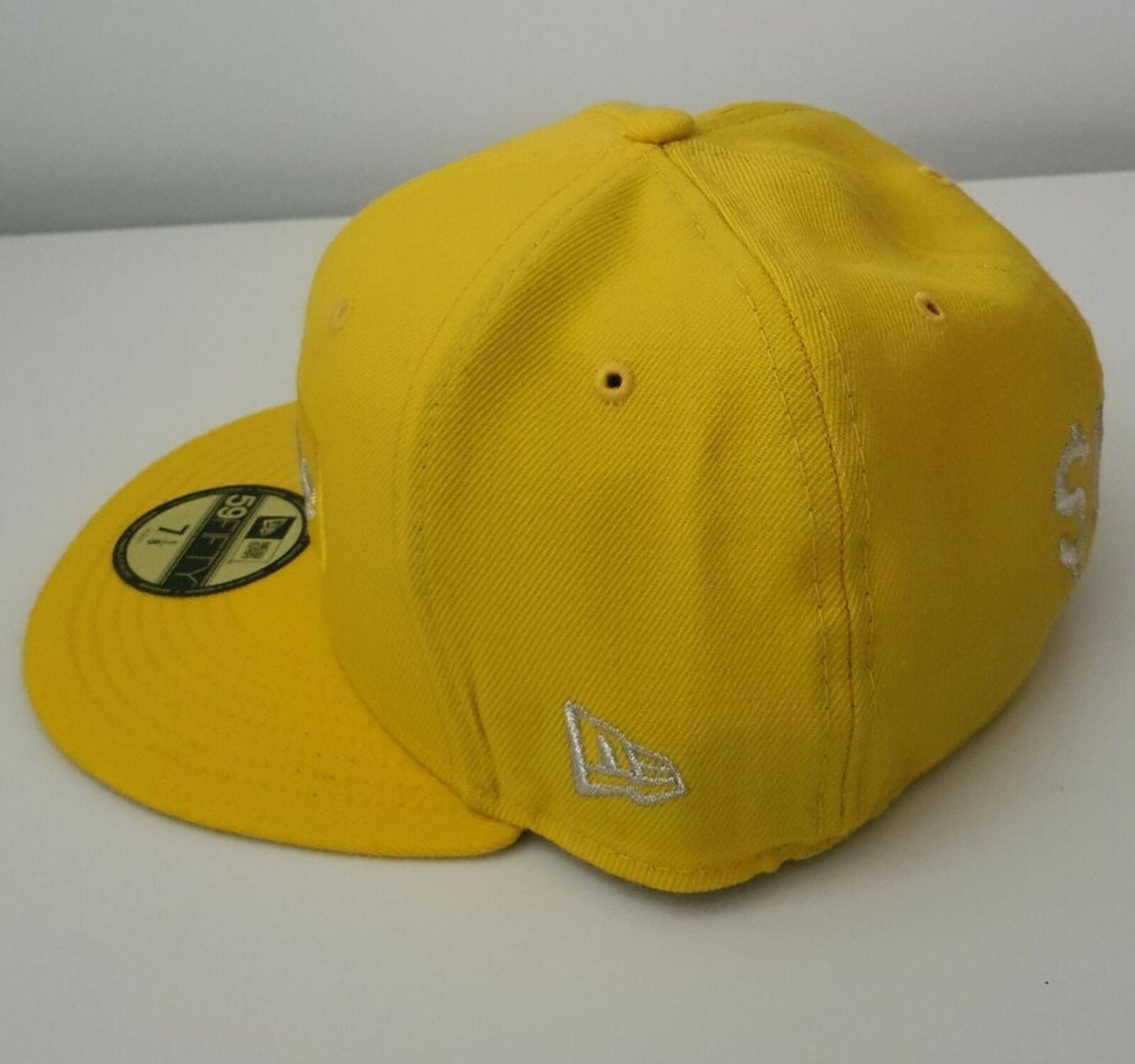 SS20 Supreme $1M box logo New Era size 7 1/8 yellow cap