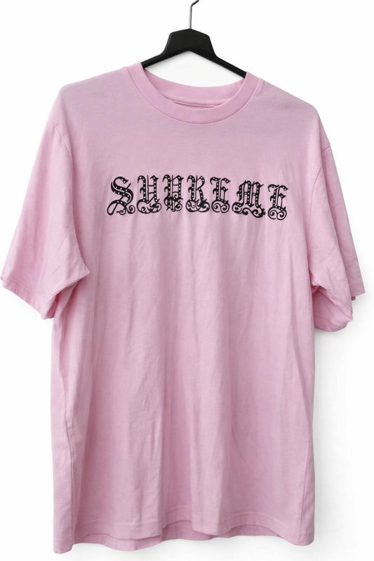 SS21 Supreme Old English Rhinestone S/S Top Camiseta Rosa Talla L