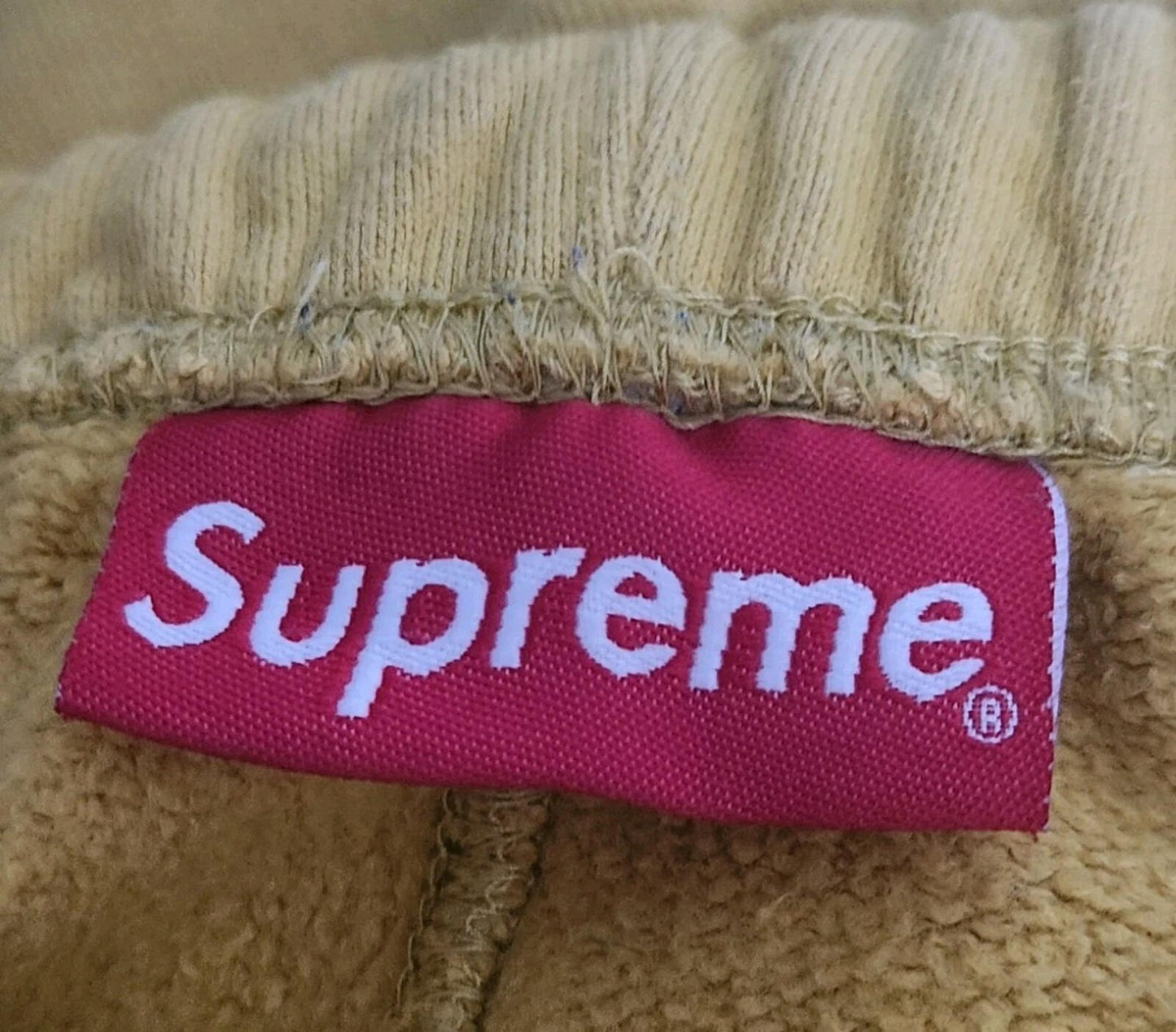 Pantalón de chándal FW19 Supreme Text Rib Mostaza Talla M
