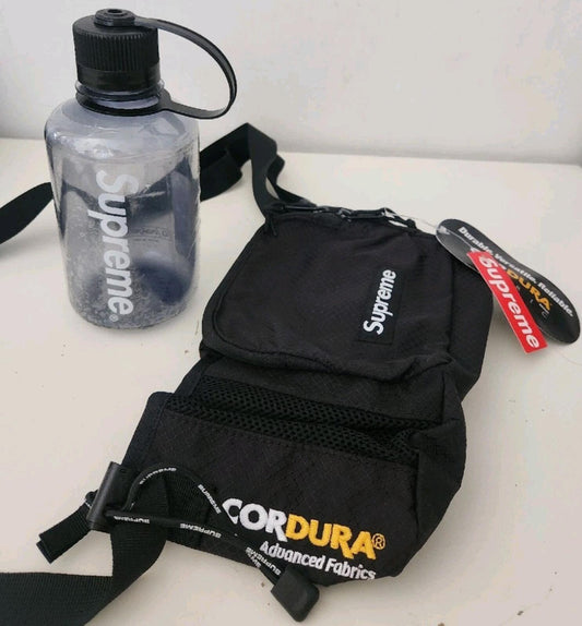 SS22 Supreme bandolera negra Resistente al agua Botella de agua Nalgene 500 ml