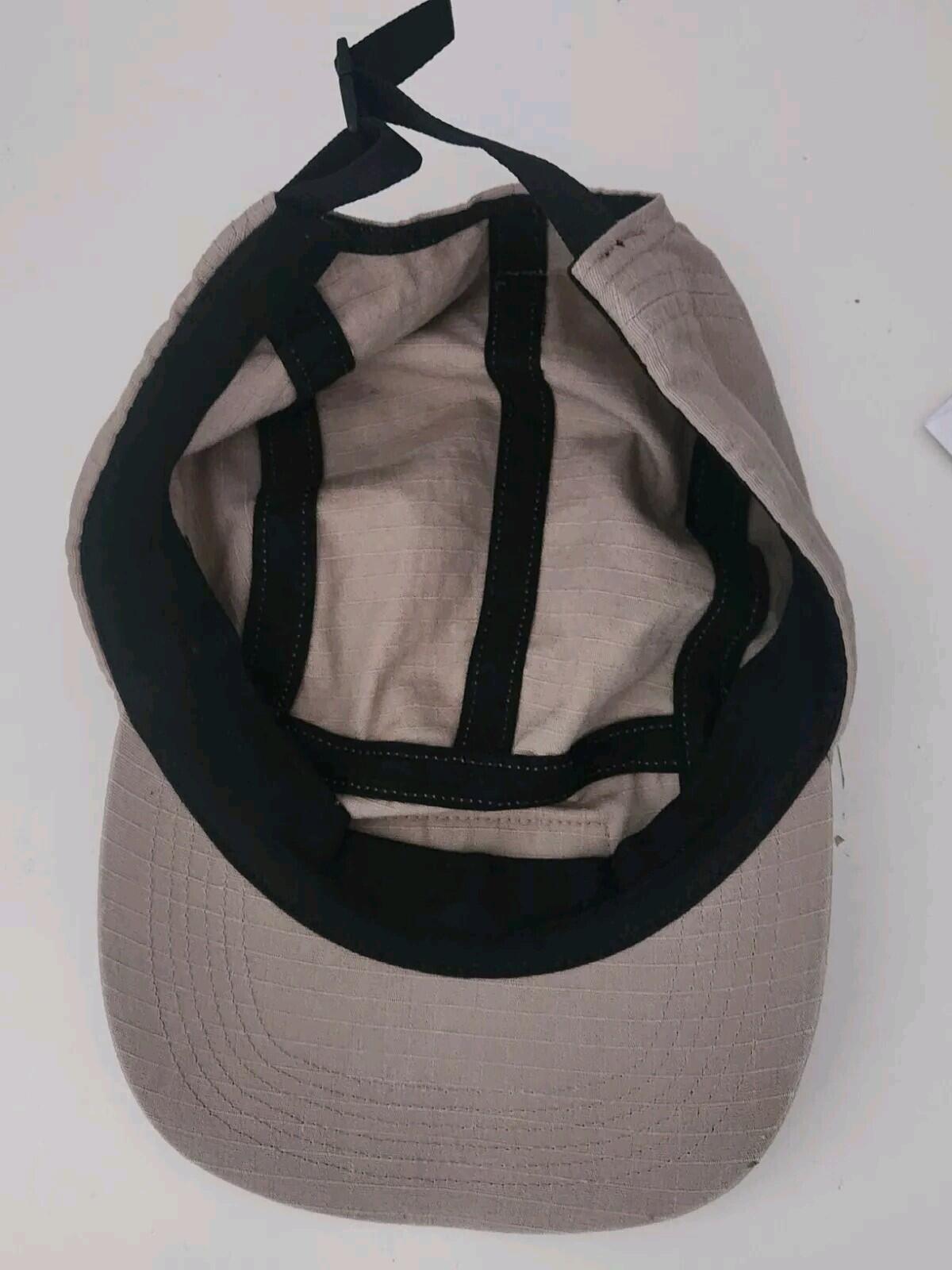 FW17 Supreme Metal D-Ring Camp Cap Khaki Hut Rotes Box-Logo
