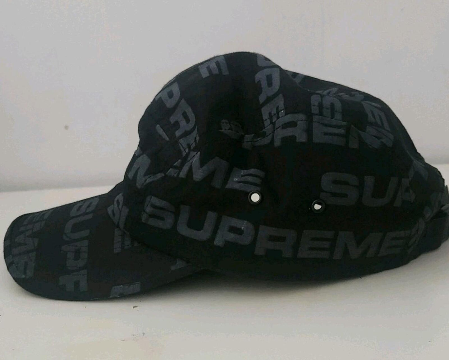 FW20 Supreme Reactive Print Camp Cap Schwarze Kappe Photosensitive Logos mit rotem Box-Logo