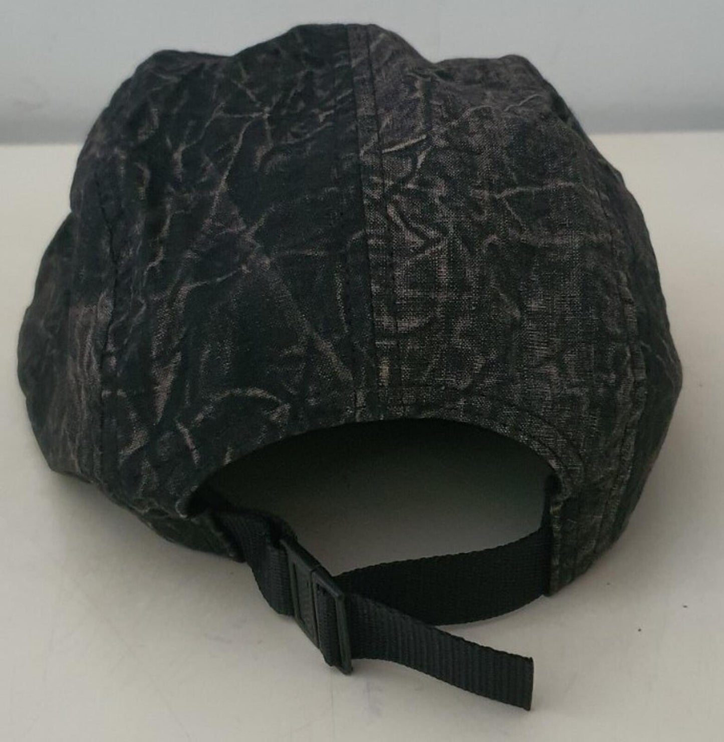 Gorra tipo militar Supreme Acid SS13 negra