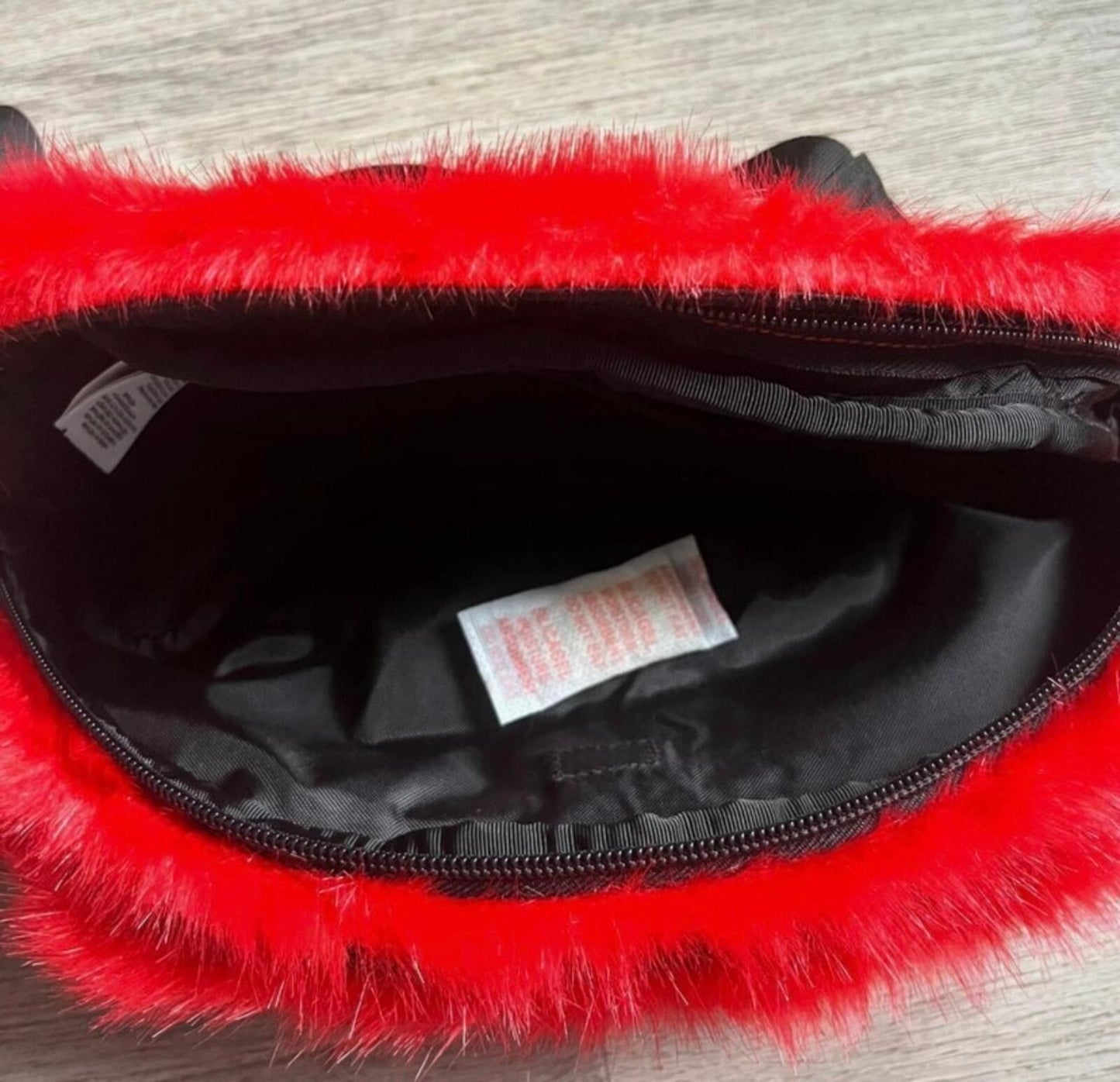 FW20 Supreme x THE NORTH FACE Faux Fur Bag Red