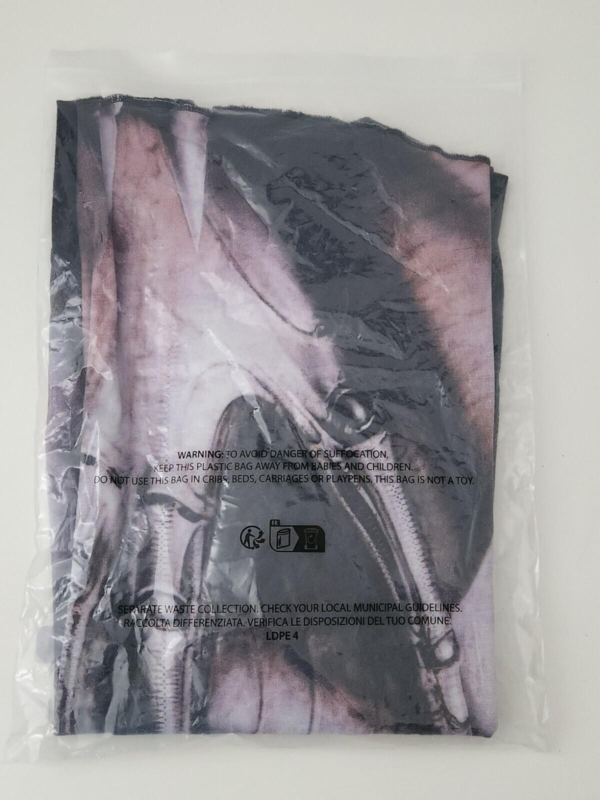 FW23 Supreme x H.R. Giger Raglan L/S Top Tee M medium black long sleeve t-shirt