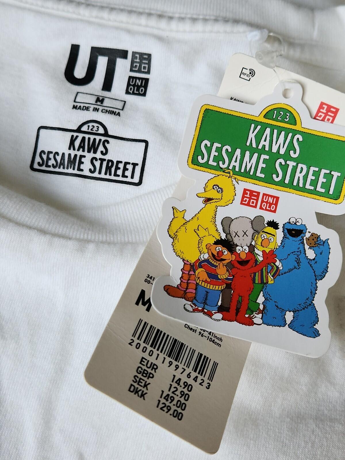 SS17 Uniqlo x Kaws x Sesame Street XX Pocket white Tee size M medium T-shirt