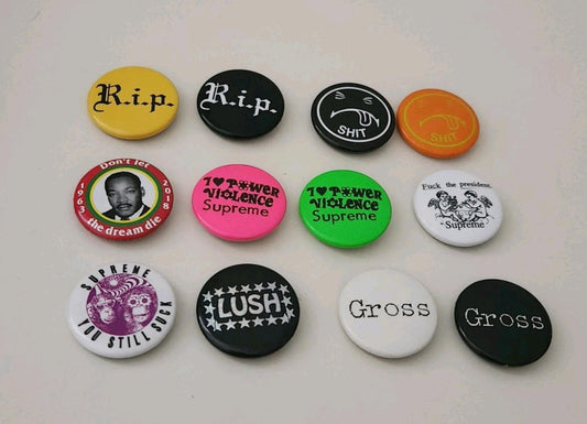 12x Supreme Pins Metallabzeichen Bündel Zubehör Seltene Metallknöpfe