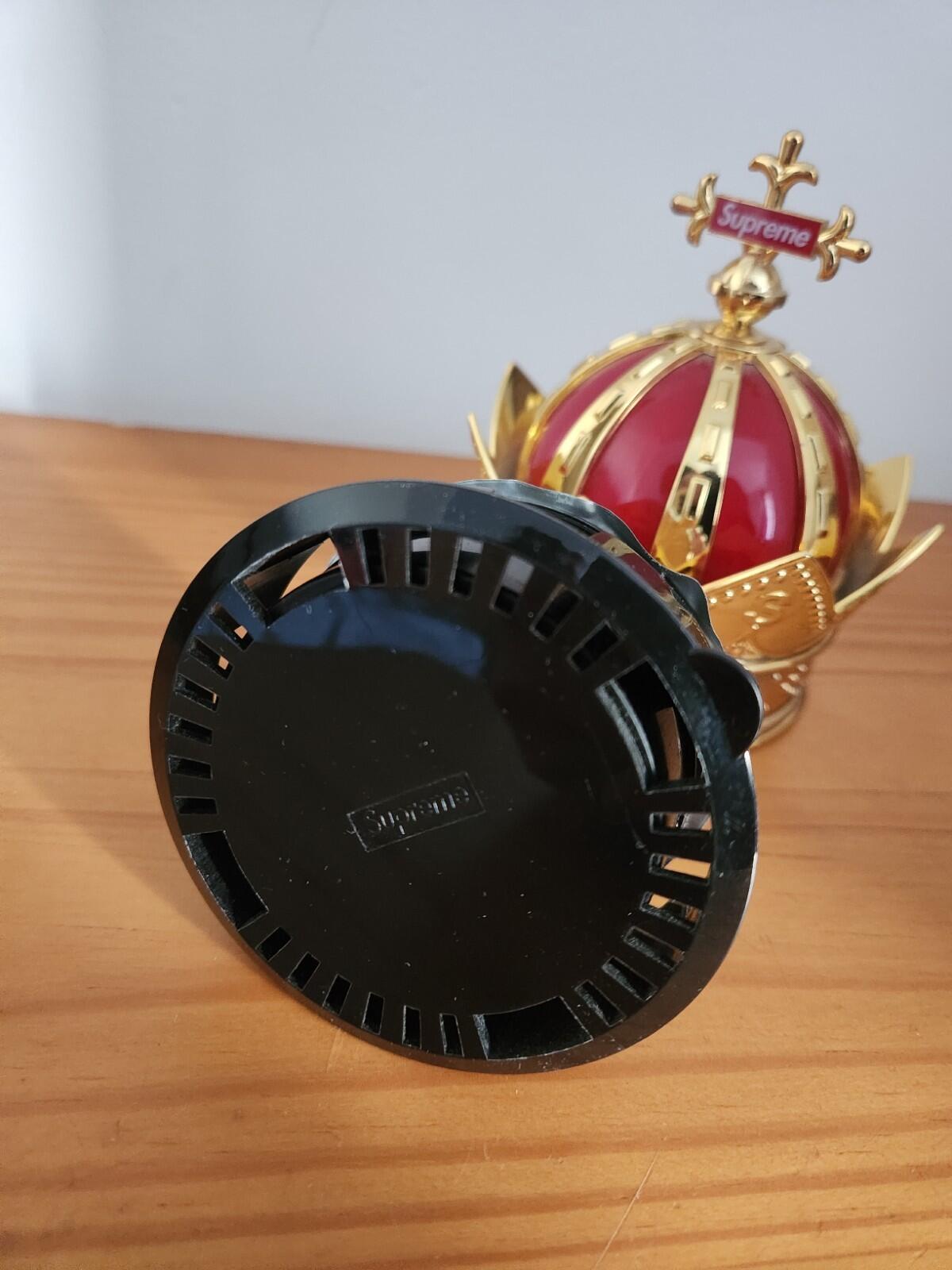SS19 Supreme Ambientador Corona Rojo Oro Plástico Accesorio Fragancia para Coche