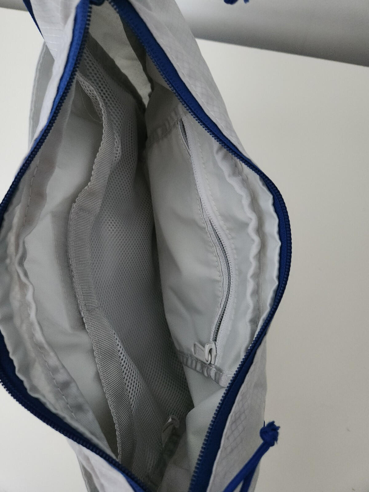SS22 Supreme kleine Umhängetasche Silber Wasserabweisendes Blue Box Logo