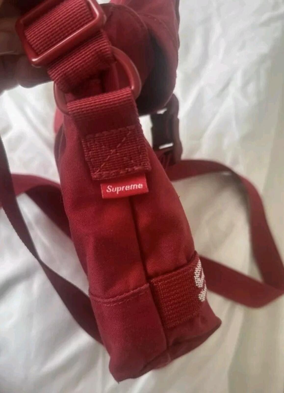 SS23 Supreme Riñonera Lateral de Hombro Roja Resistente al Agua