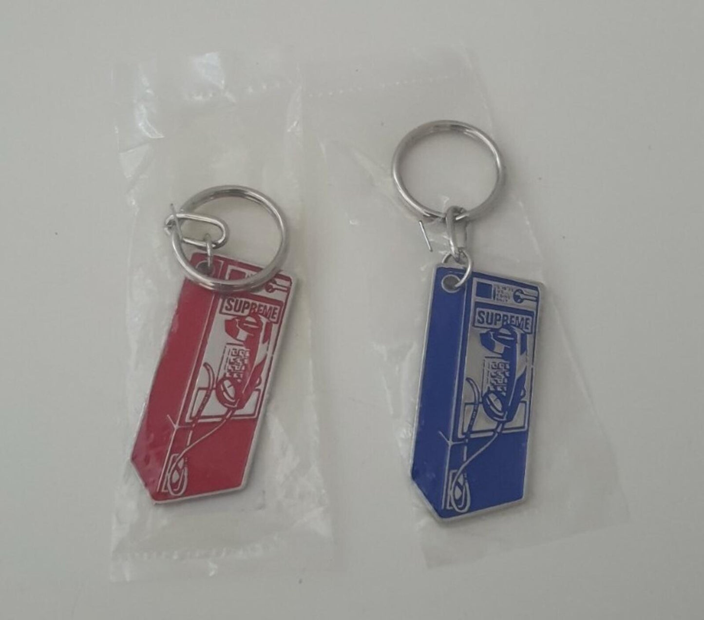 2x FW18 Supreme payphone keychains keyrings small box logo blue red Accessory