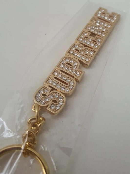 Llavero metálico dorado Supreme Block Logo SS18 Nuevo y sin abrir Accesorio
