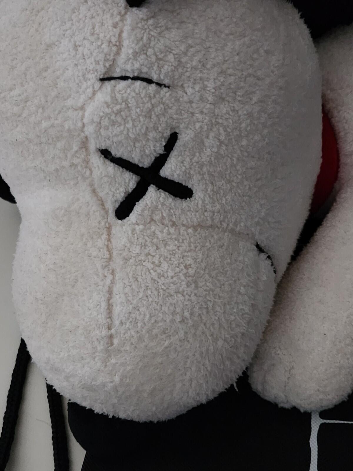 4x KAWS UNIQLO Peanuts Snoopy Plüschtiere 2x (KLEIN) S 2x (MITTEL) M Komplettset Tasche