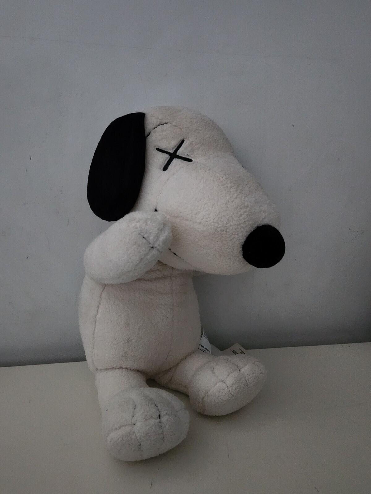 KAWS x UNIQLO x Peanuts Snoopy Plüschtier (Mittel) von 2017 Hund Neu Weiß