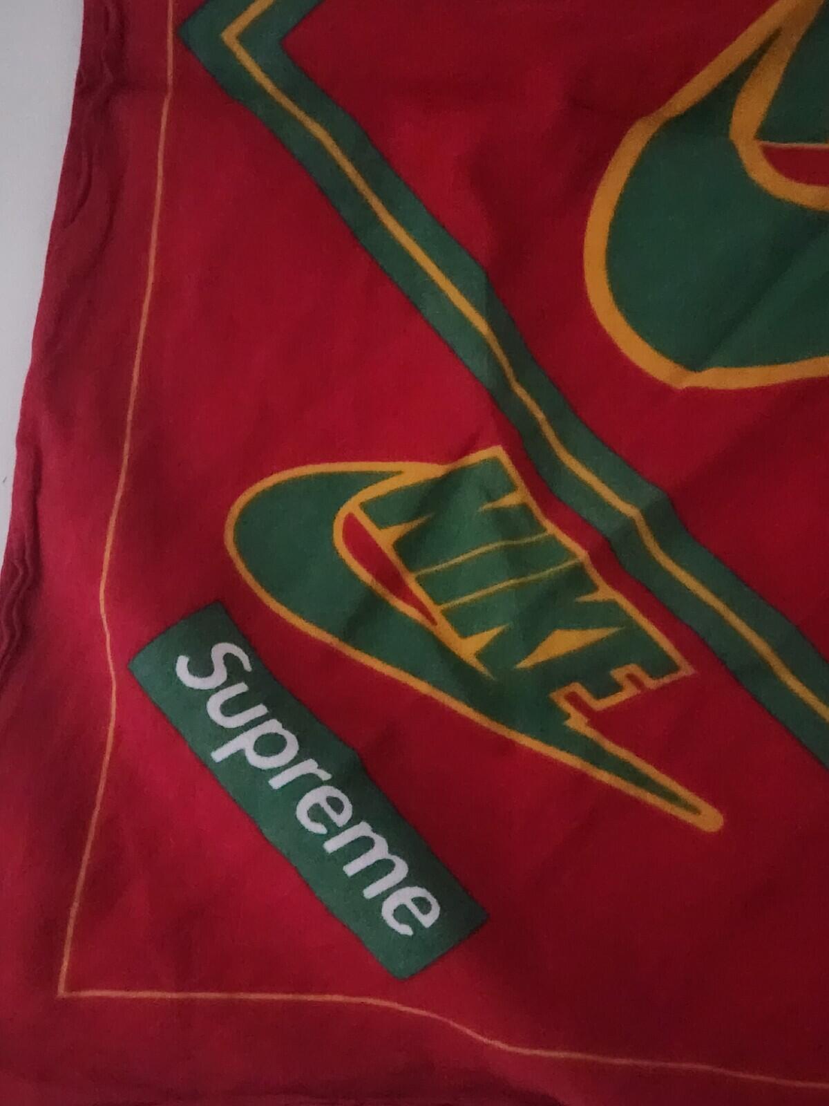 HW19 Supreme x Nike Bandana Rot Grün Baumwollschal 54 x 54 cm Accessoire