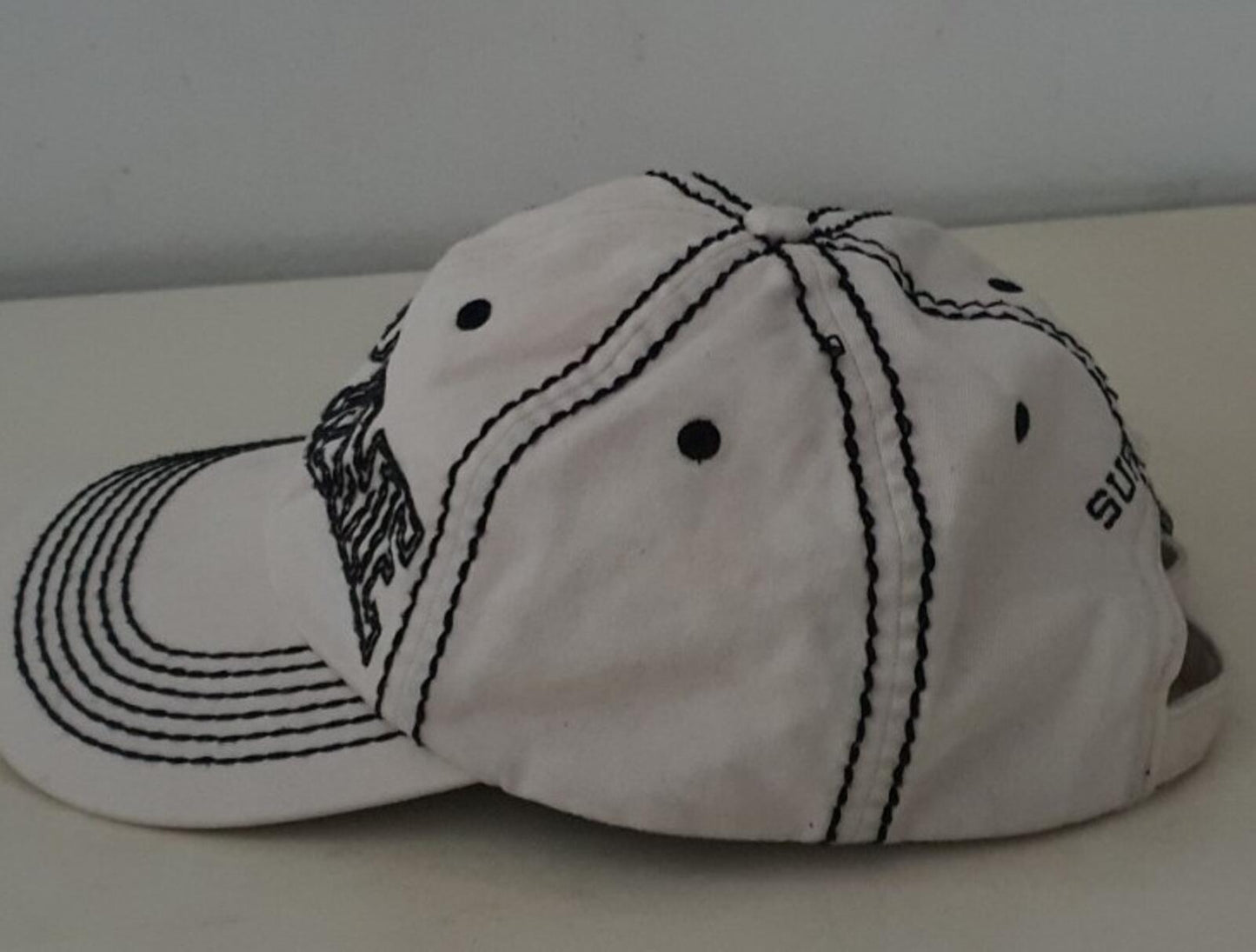 Gorra Supreme Big Stitch de 6 paneles FW20 natural crema