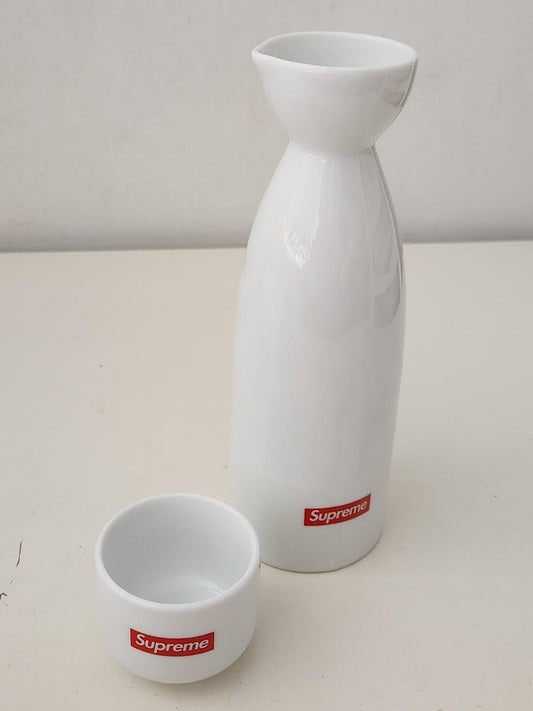 FW17 Supreme Juego de Sake Cerámica Blanca Logotipo Pequeño Rojo Accesorio