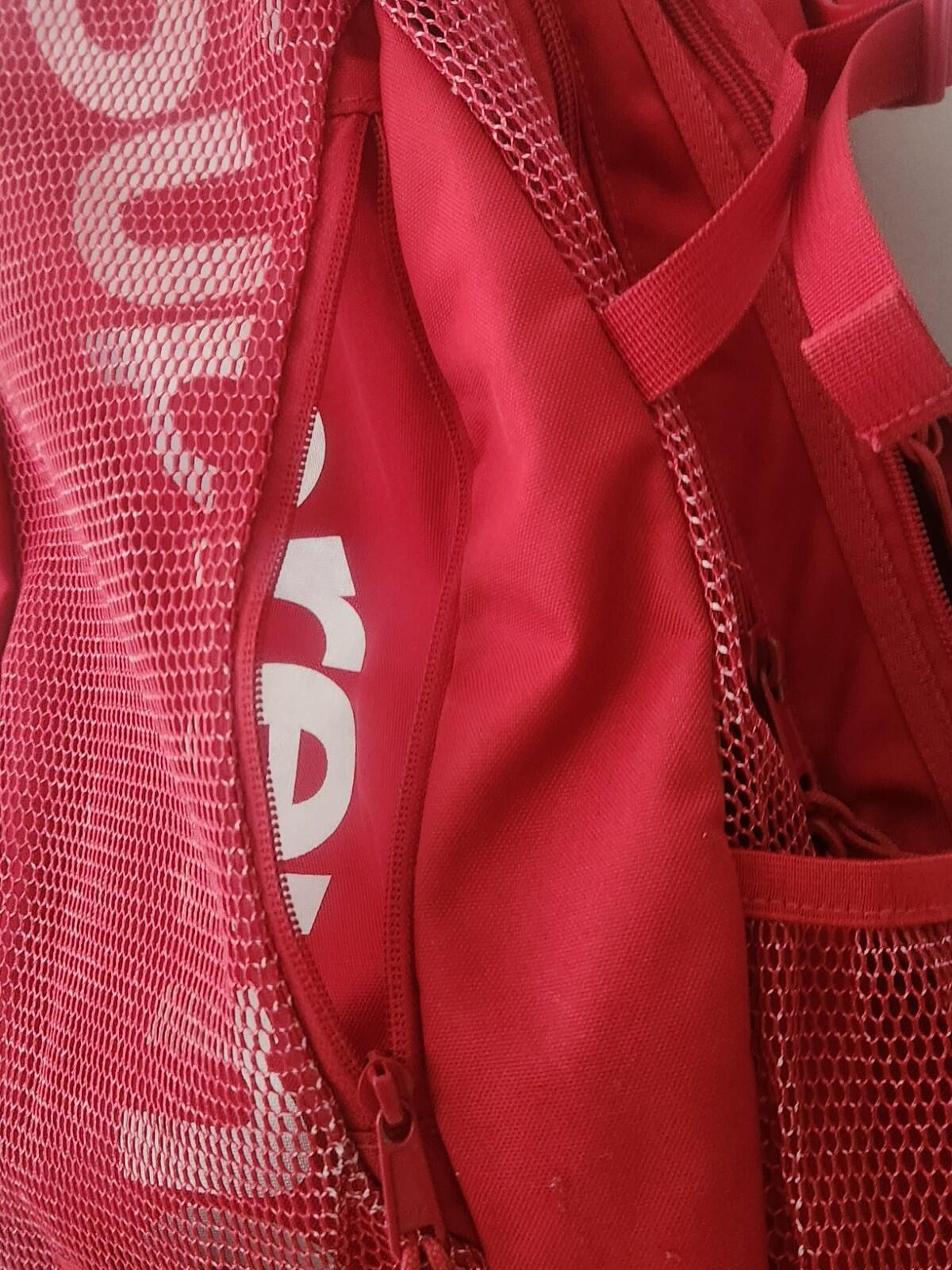 SS20 Supreme Rucksack Netztasche Dunkelrot