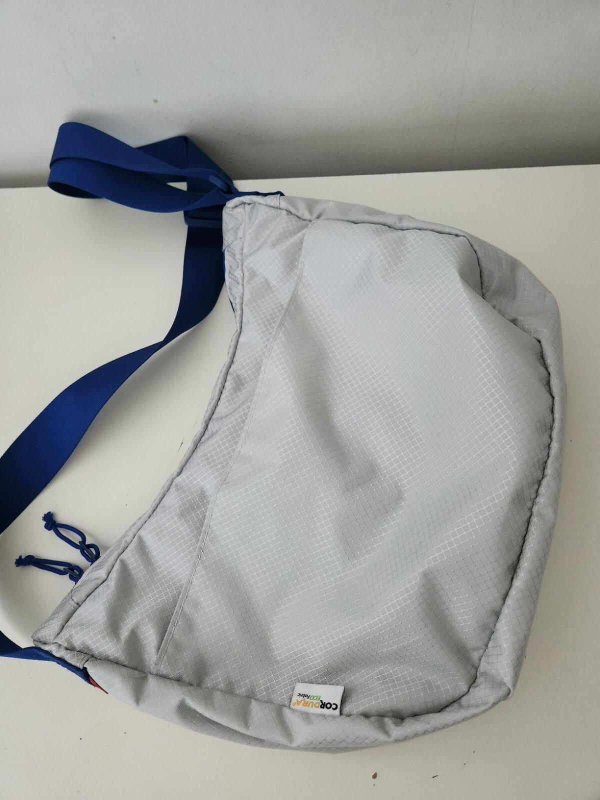 SS22 Supreme kleine Umhängetasche Silber Wasserabweisendes Blue Box Logo